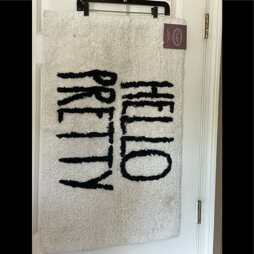 Rae Dunn “HELLO PRETTY” bath mat